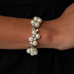 Elegant Pearl and Crystal Bracelet